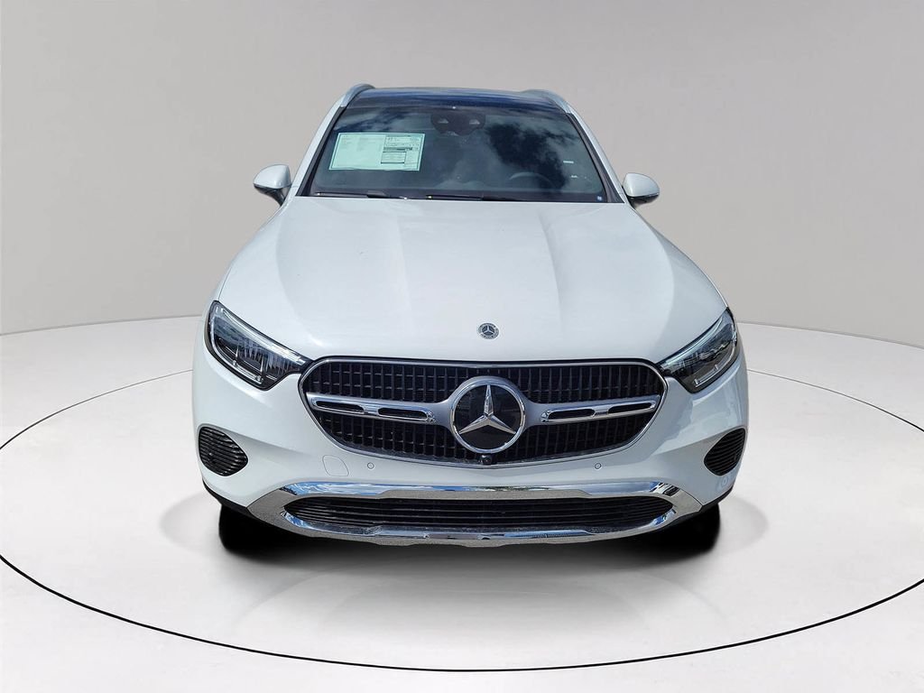 New 2026 MANUFAKTUR Moonlight White Metallic Mercedes-Benz GLC 300 image 2