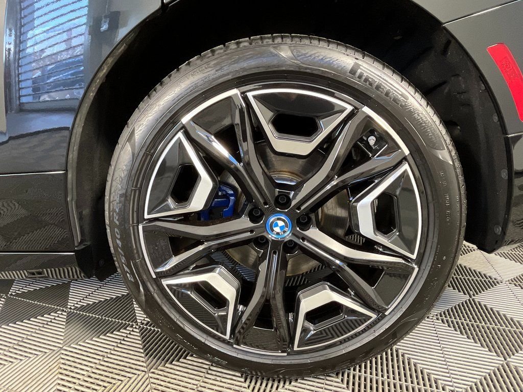 Used 2025 Black BMW xDrive50 image 17