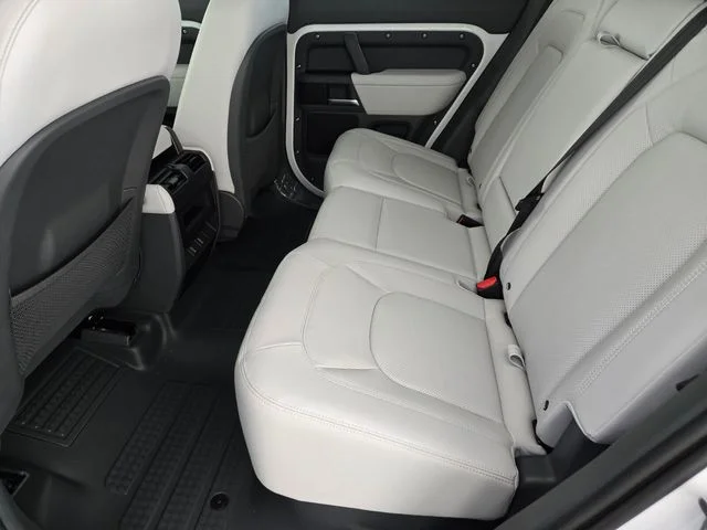 New 2026 Fuji White Land Rover X-Dynamic SE image 5