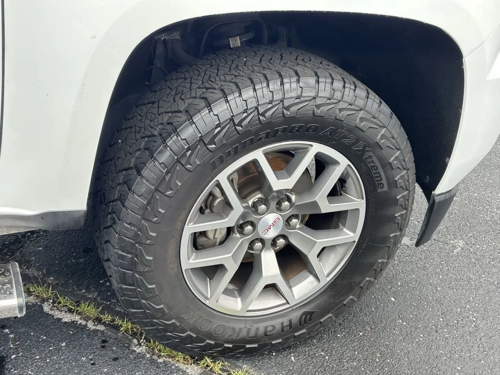 Used 2018 SUMMIT WHITE GMC 4WD All Terrain w/Cloth image 11