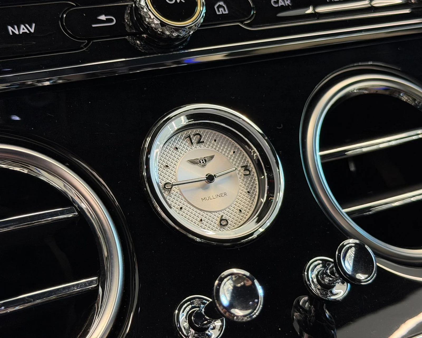 Used 2023 White Bentley V8 S image 24