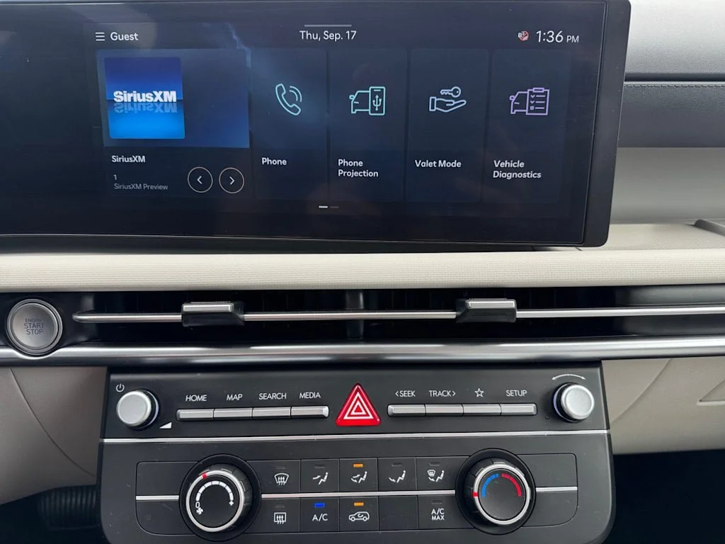 Used 2025 White Hyundai SE image 6