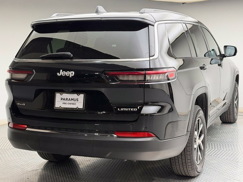 Used 2025 Diamond Black Jeep Limited image 3