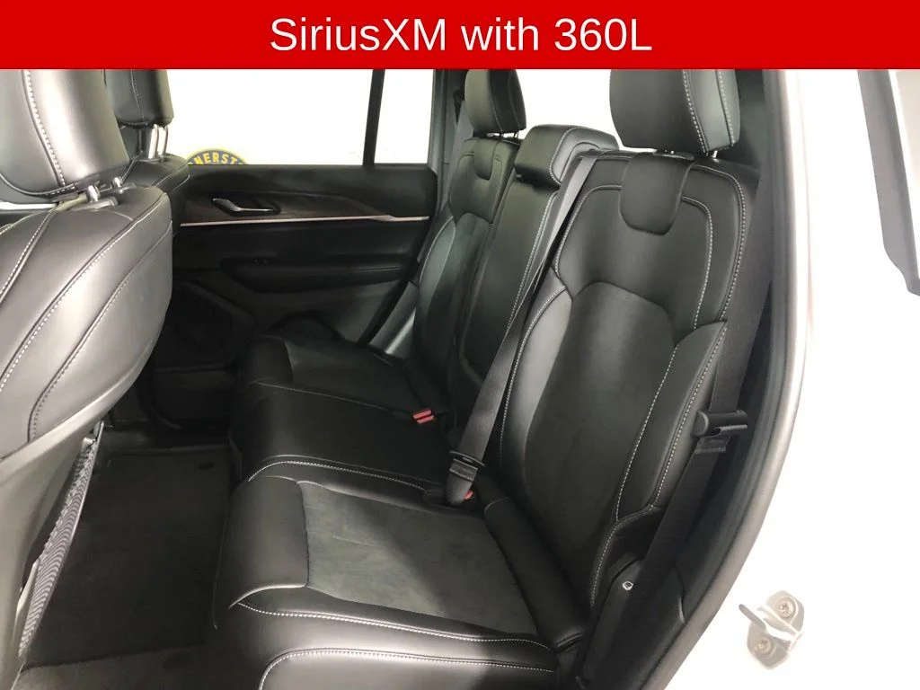 New 2026 Bright White Clear-Coat Exterior Paint Jeep Altitude image 12