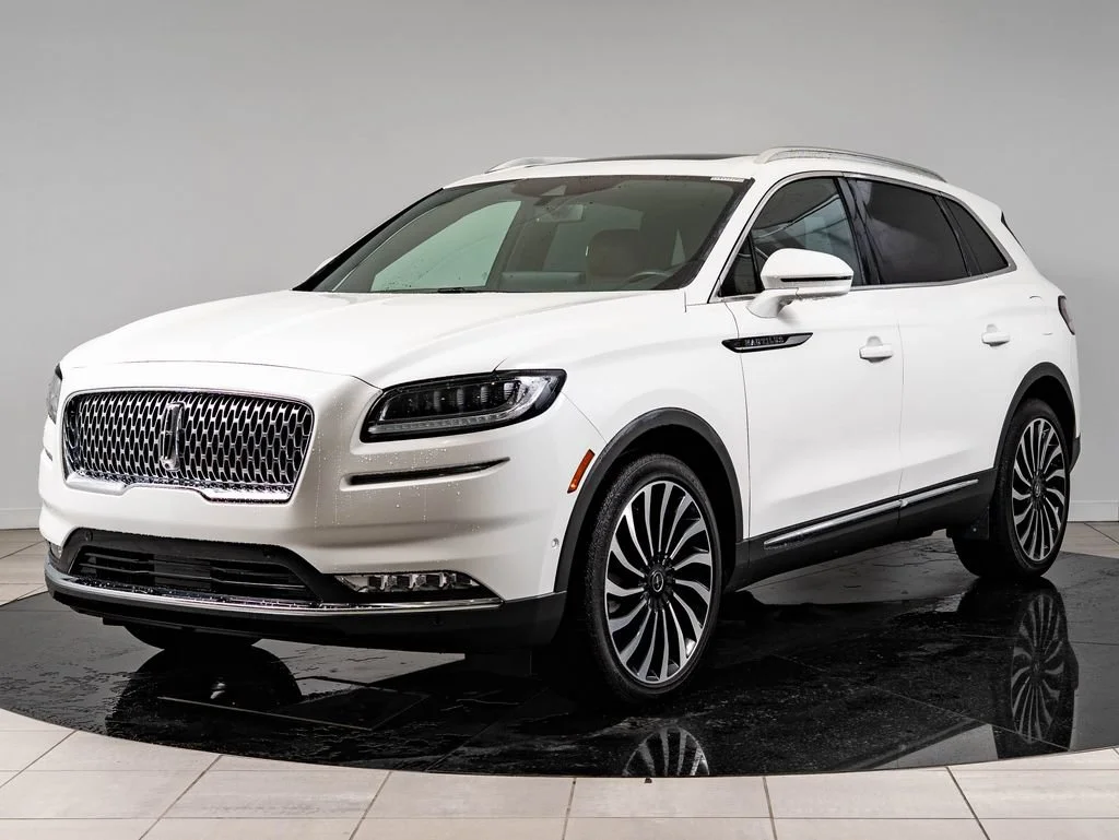 Used 2023 Pristine White Metallic Tri-Coat Lincoln Black Label image 1