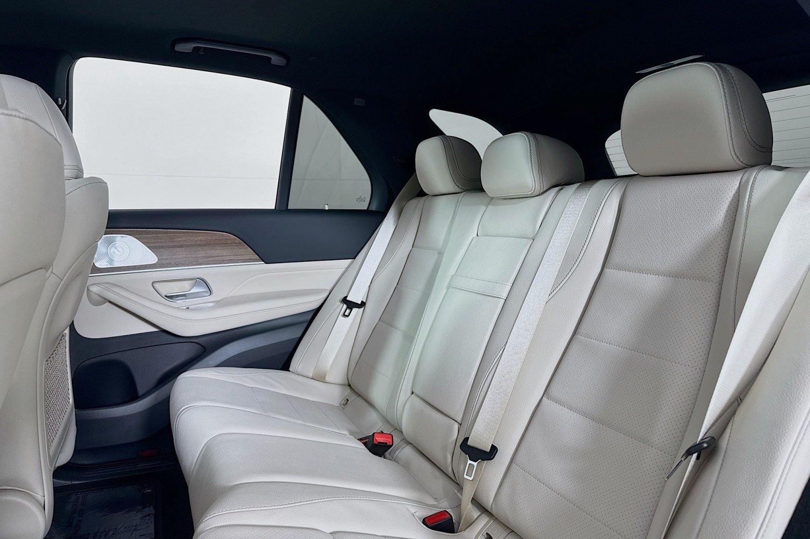 New 2026 MANUFAKTUR Moonlight White Metallic Mercedes-Benz GLE 350 SUV image 7