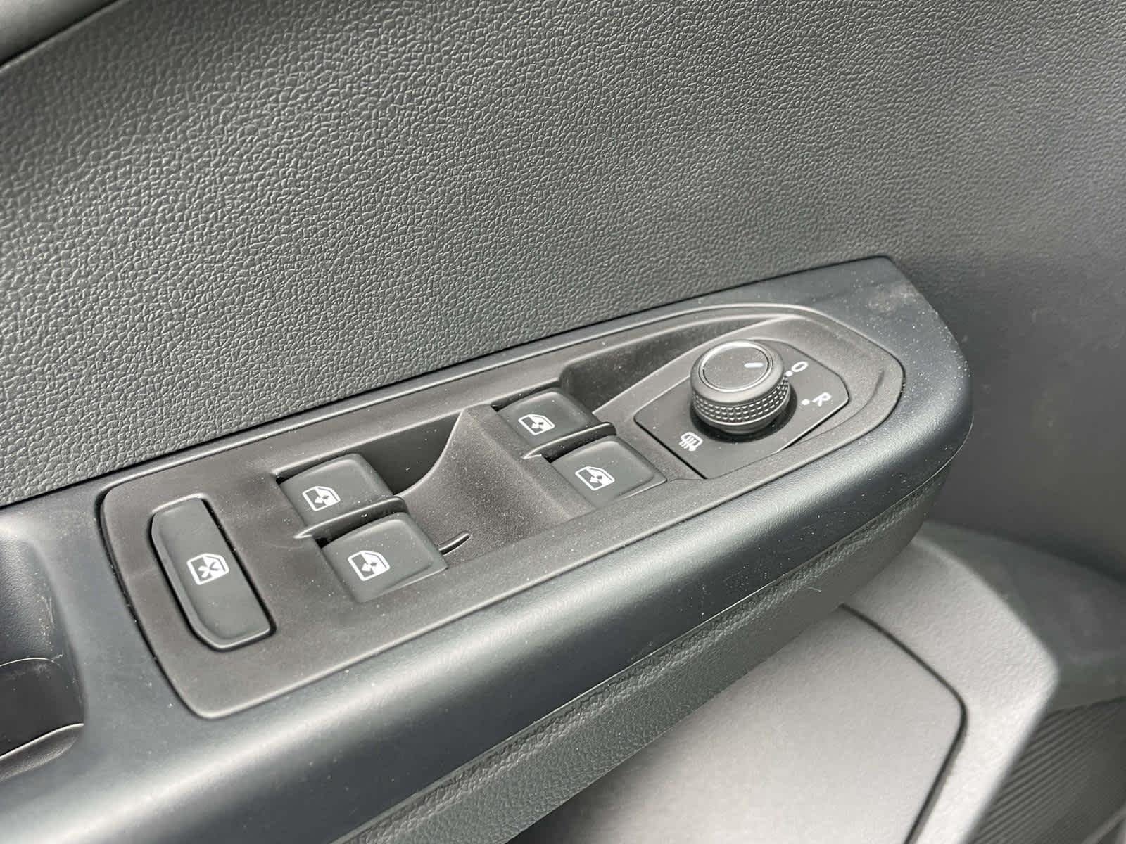 New 2026 Monument Gray w/Deep Black Roof Volkswagen SE Black image 29