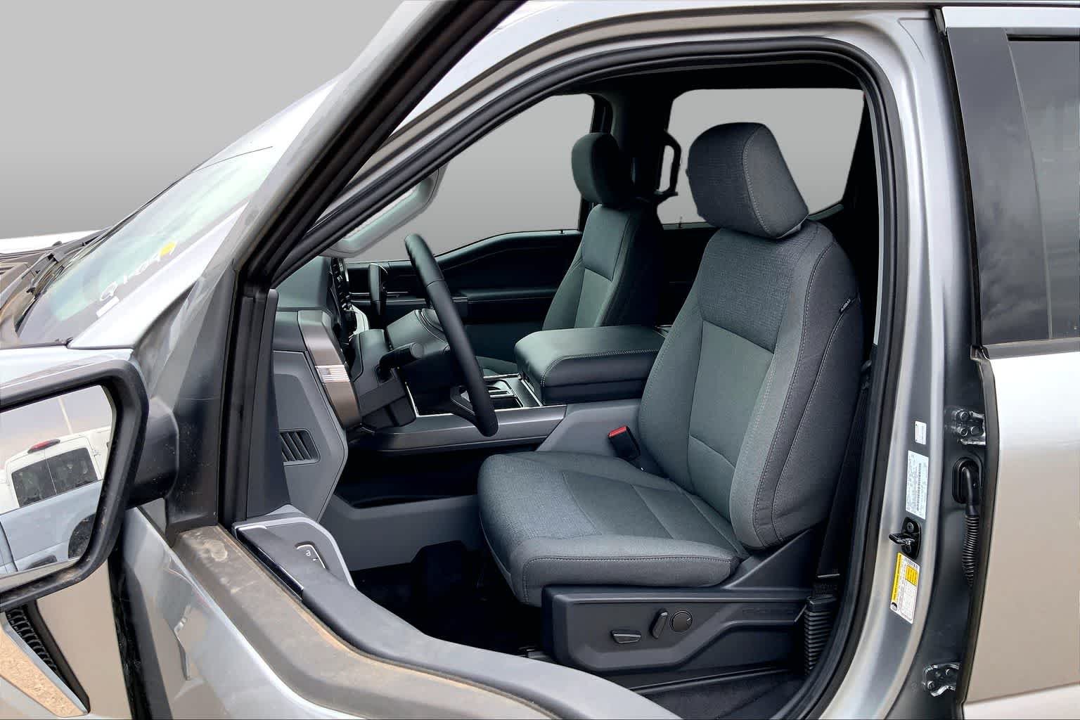 New 2026 Iconic Silver Metallic Ford XLT image 9