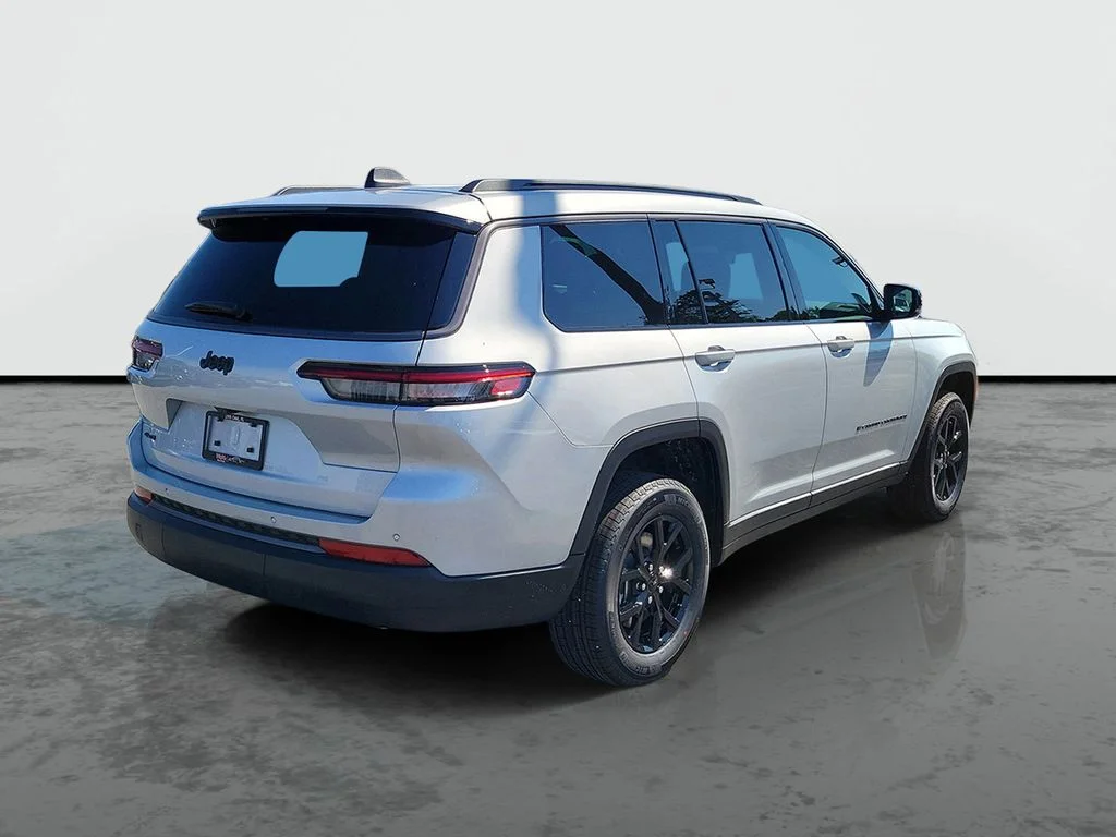 New 2026 Silver Zynith Jeep Altitude image 2