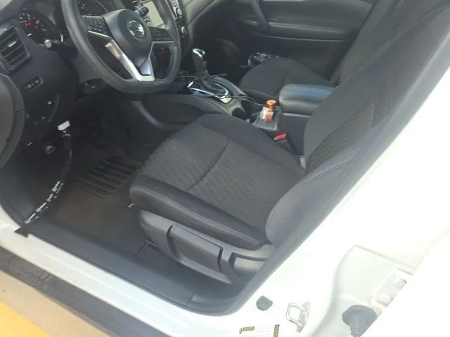 Used 2018 White Nissan S image 3
