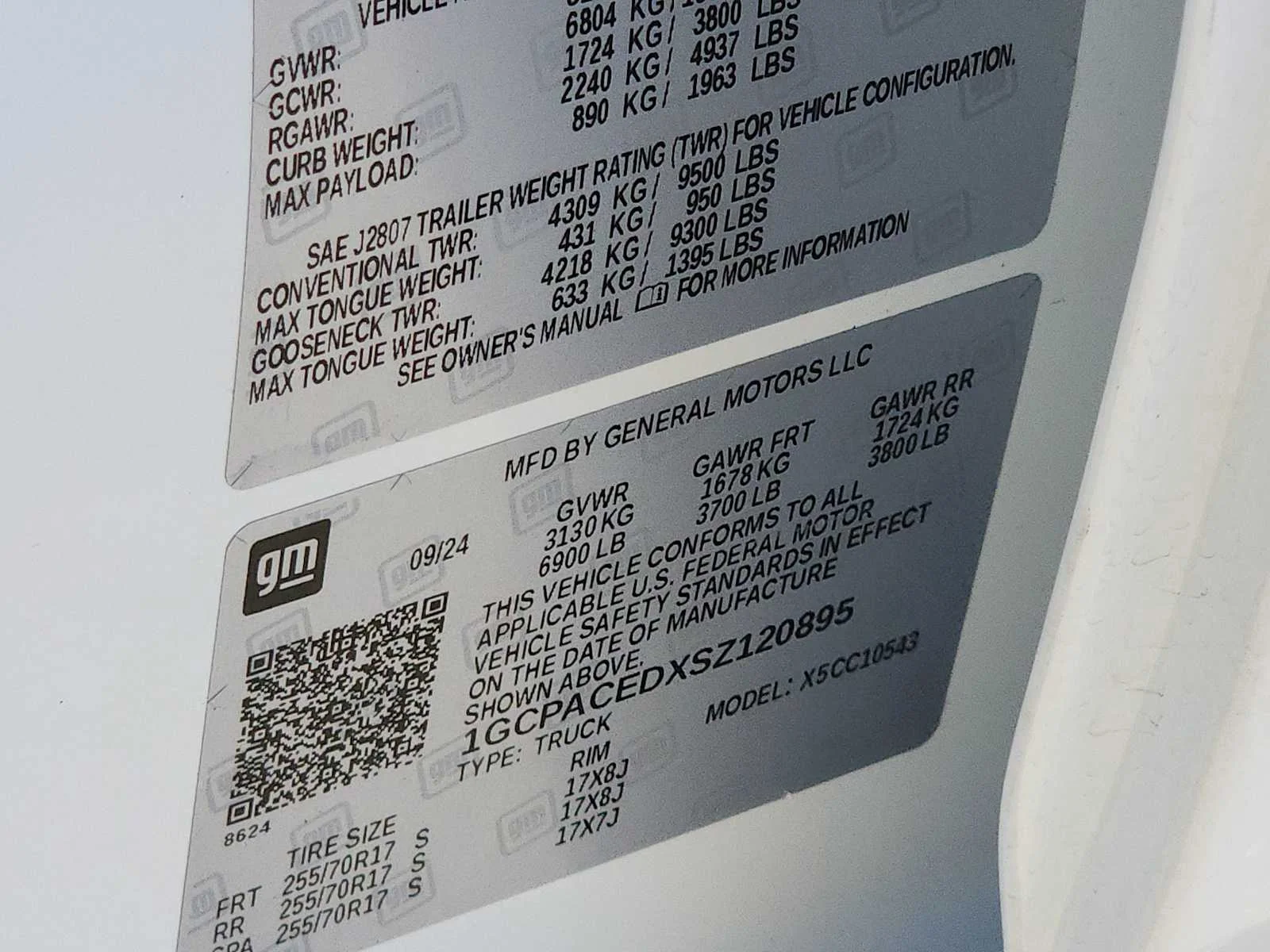 Used 2025 Summit White Chevrolet LT image 20