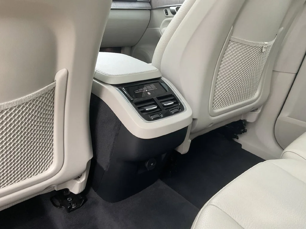Used 2024 White Volvo B6 Core image 24