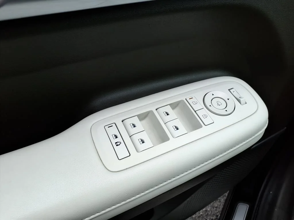Used 2024 Black Hyundai Calligraphy image 10