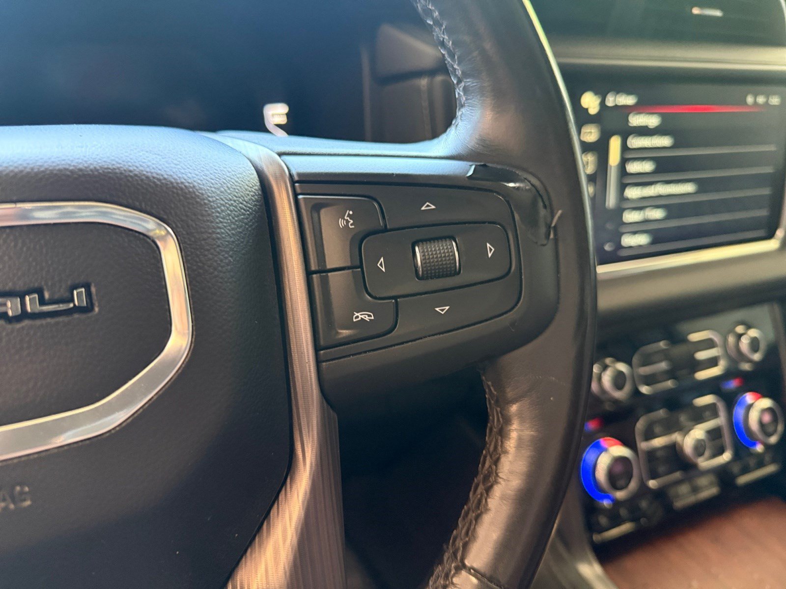 2023 GMC Yukon Denali Ultimate - Photo 25