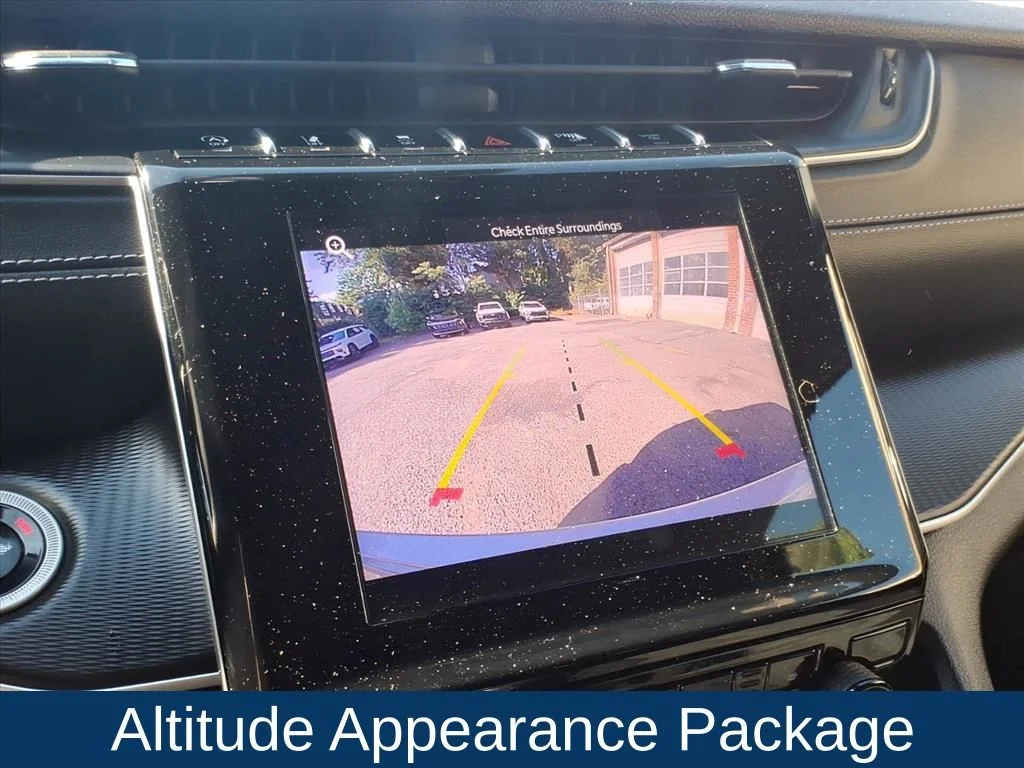 Used 2025 Silver Jeep Altitude image 3