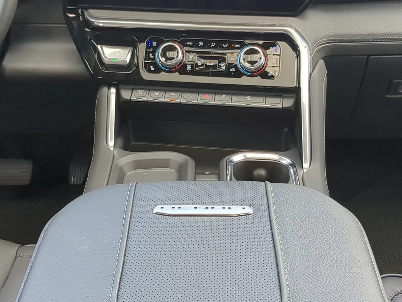 2026 GMC Sierra 3500HD Denali - Photo 18