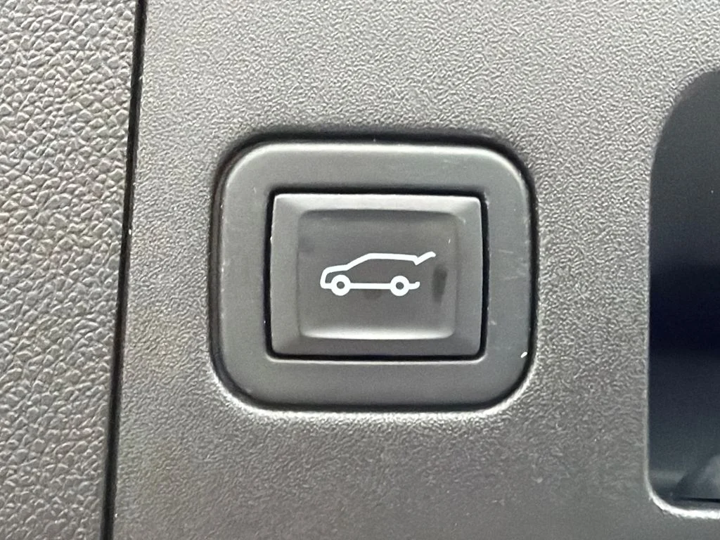 Used 2022 Silver Cadillac Premium Luxury image 19