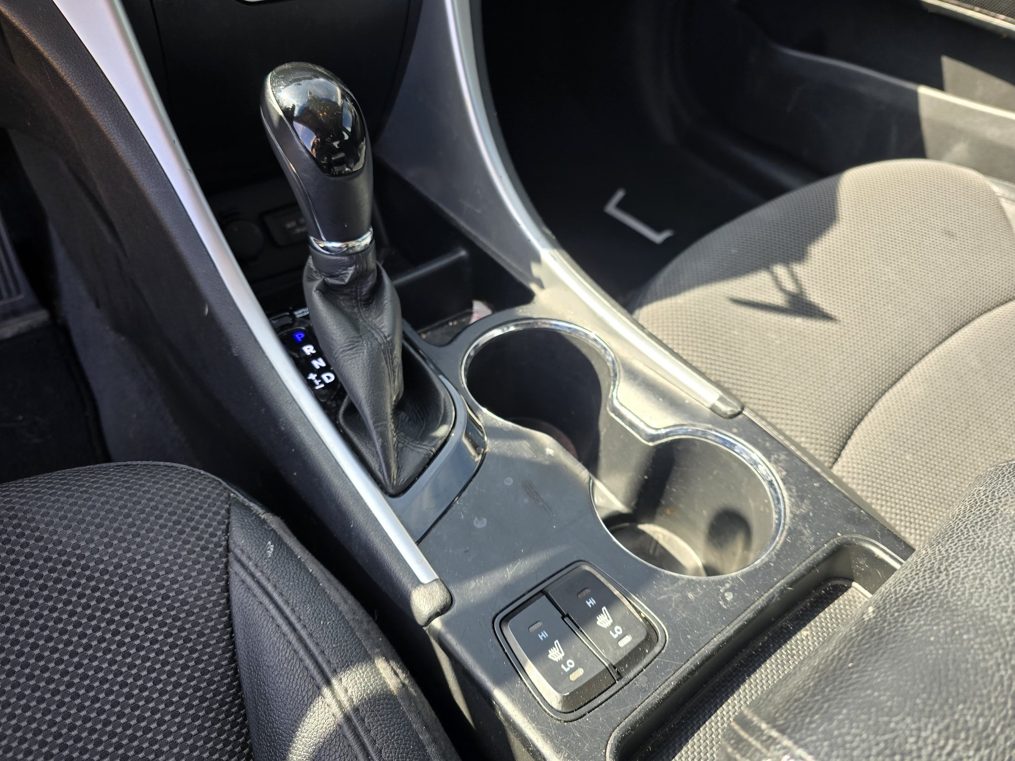 Used 2013 Midnight Black Mica Hyundai SE image 19