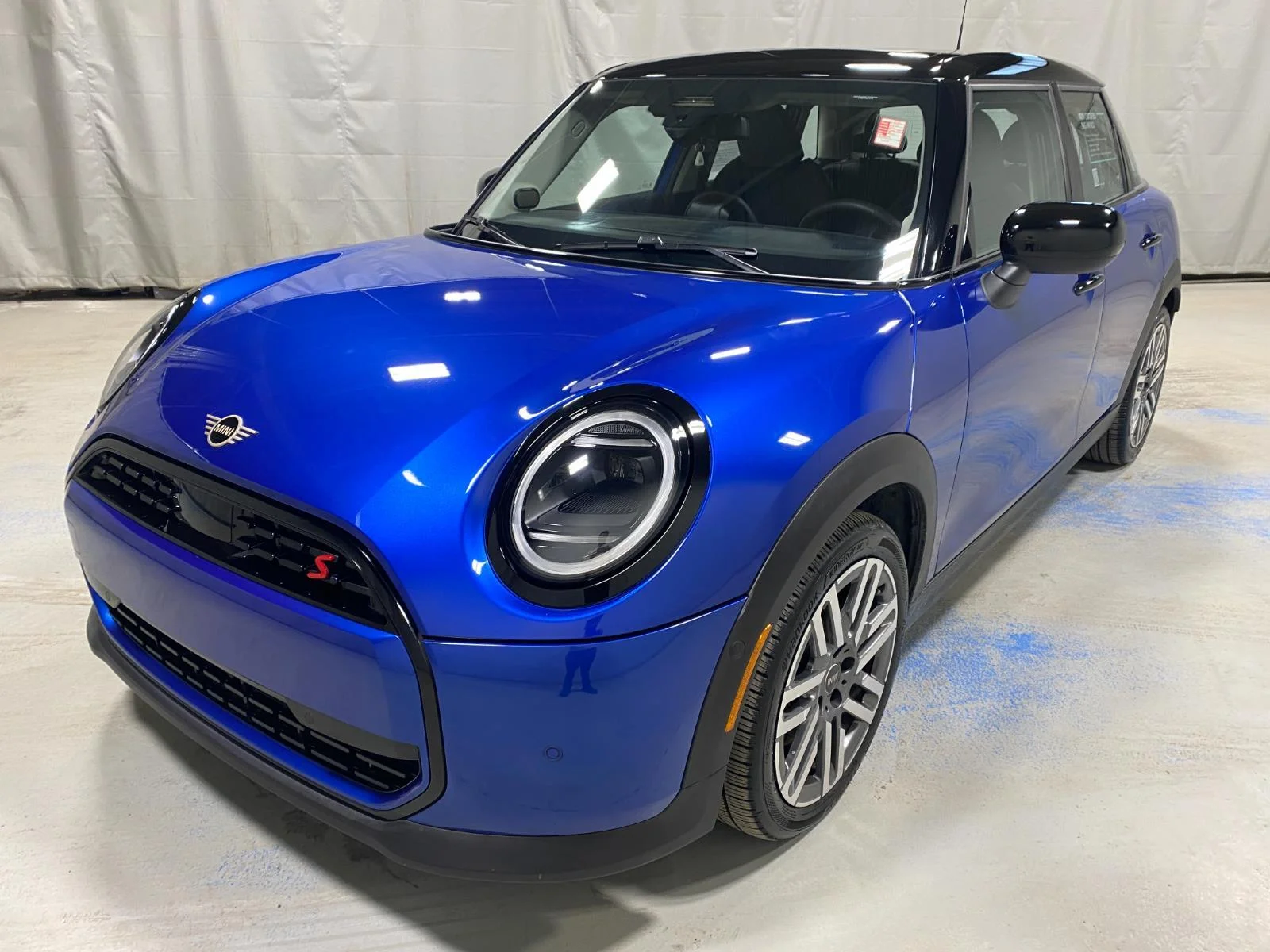 2025 MINI Hardtop Cooper S Signature's photo