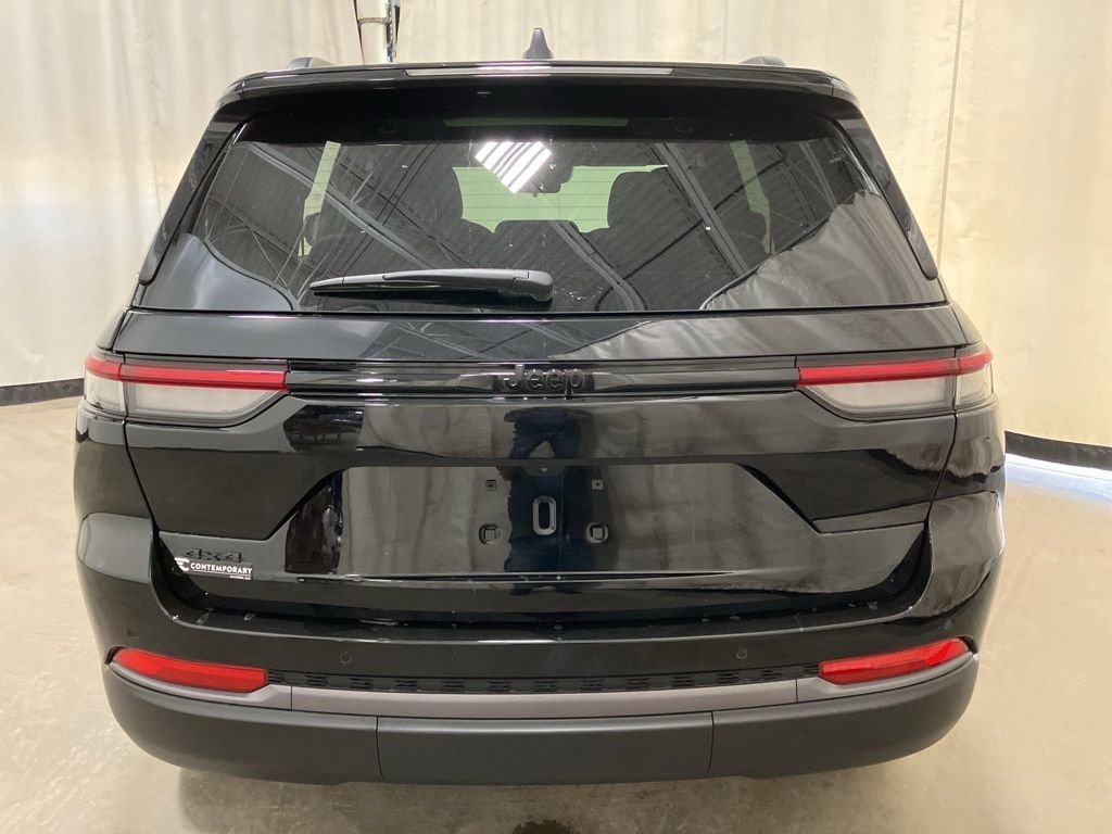 New 2026 Diamond Black Crystal Pearl-Coat Exterior Paint Jeep Limited image 21