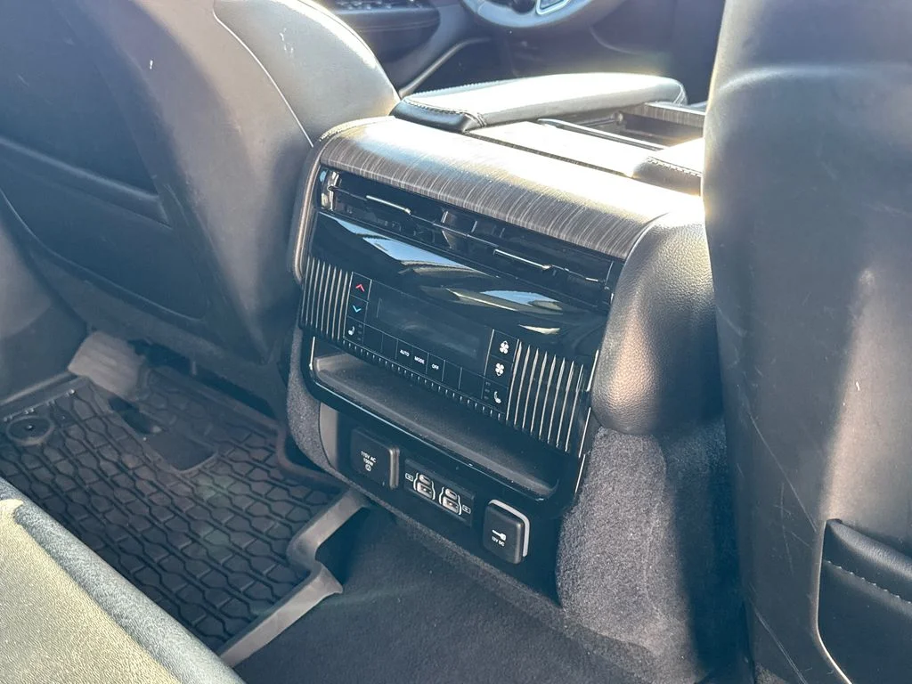 Certified Used 2024 White Jeep Series II image 20