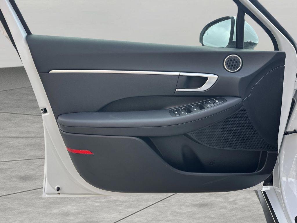 New 2026 Serenity White Hyundai SE image 13