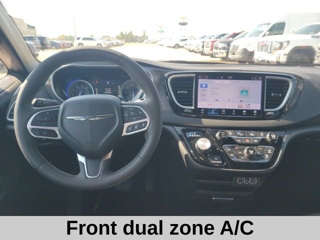 Used 2025 Bright White Clearcoat Chrysler Select image 4