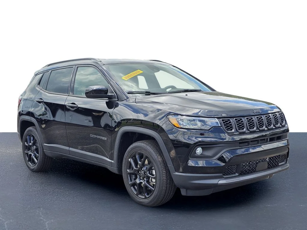 New 2026 Diamond Black Crystal Pearl-Coat Exterior Paint Jeep Latitude image 5