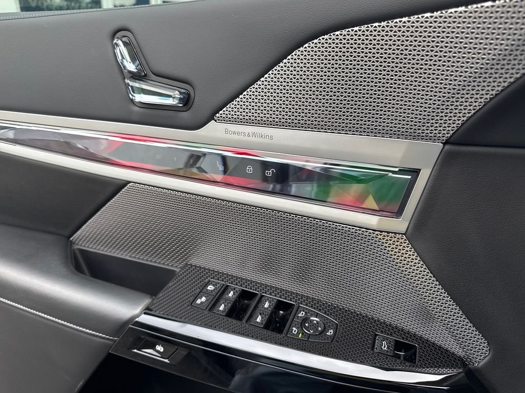 2025 BMW 7 Series 740i - Photo 15