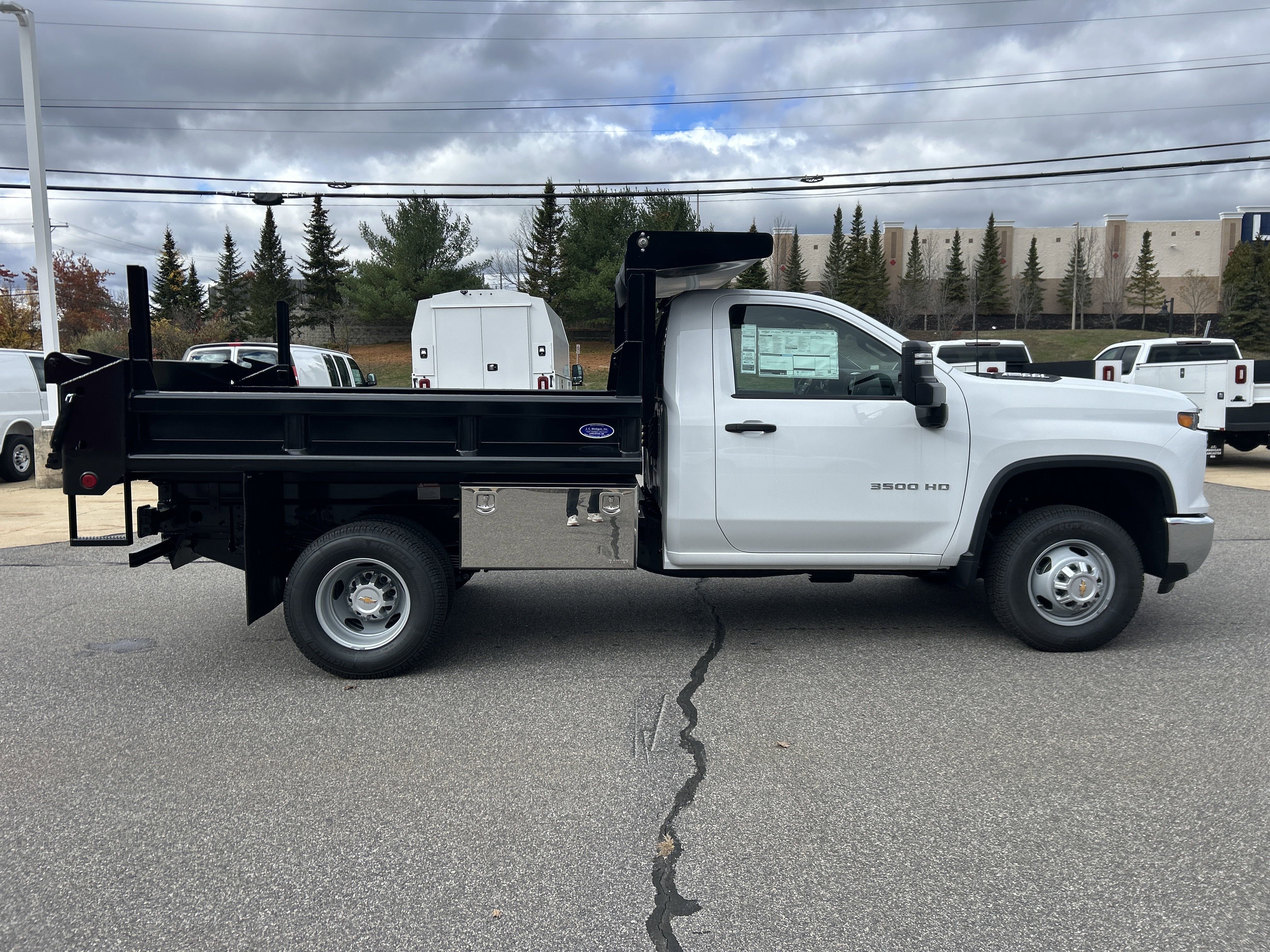 New 2025 Summit White Chevrolet Work Truck image 7