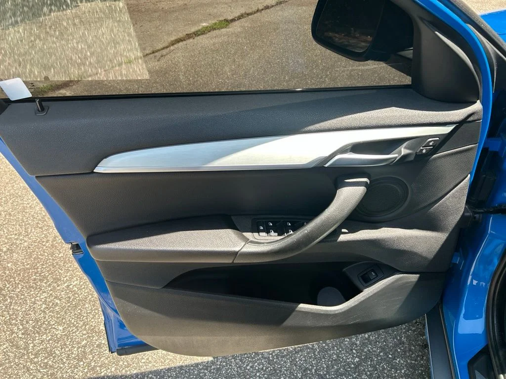 Used 2018 Blue BMW xDrive28i image 14