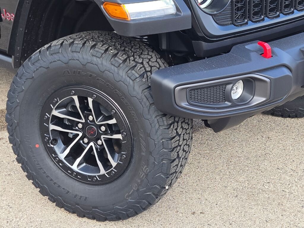 New 2026 Black Clear-Coat Exterior Paint Jeep Rubicon image 4
