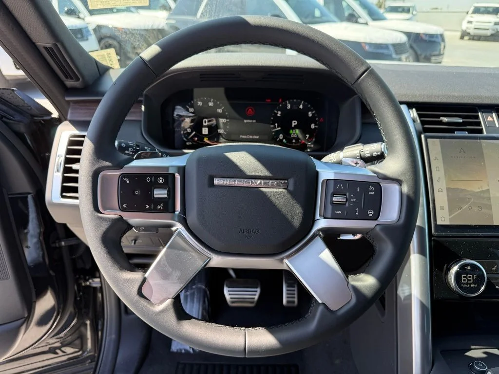Used 2025 Black Land Rover Dynamic SE image 16