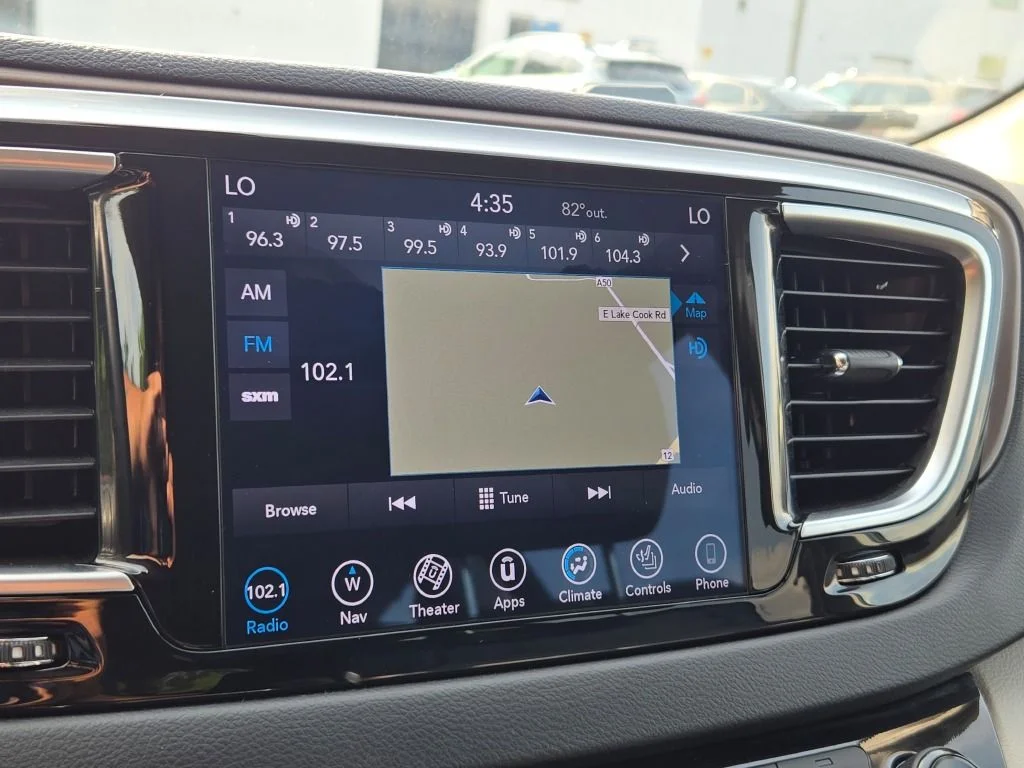 Used 2018 Gray Chrysler Touring L Plus image 28