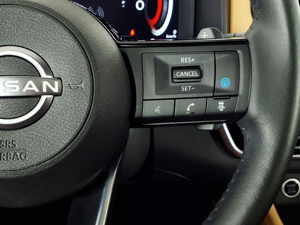 Used 2023 Gold Nissan Platinum image 22