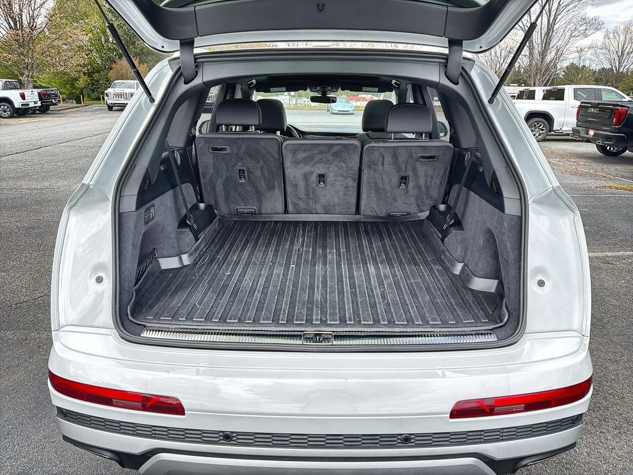 Used 2025 White Audi Premium Plus 55 TFSI quattro Tiptronic image 21