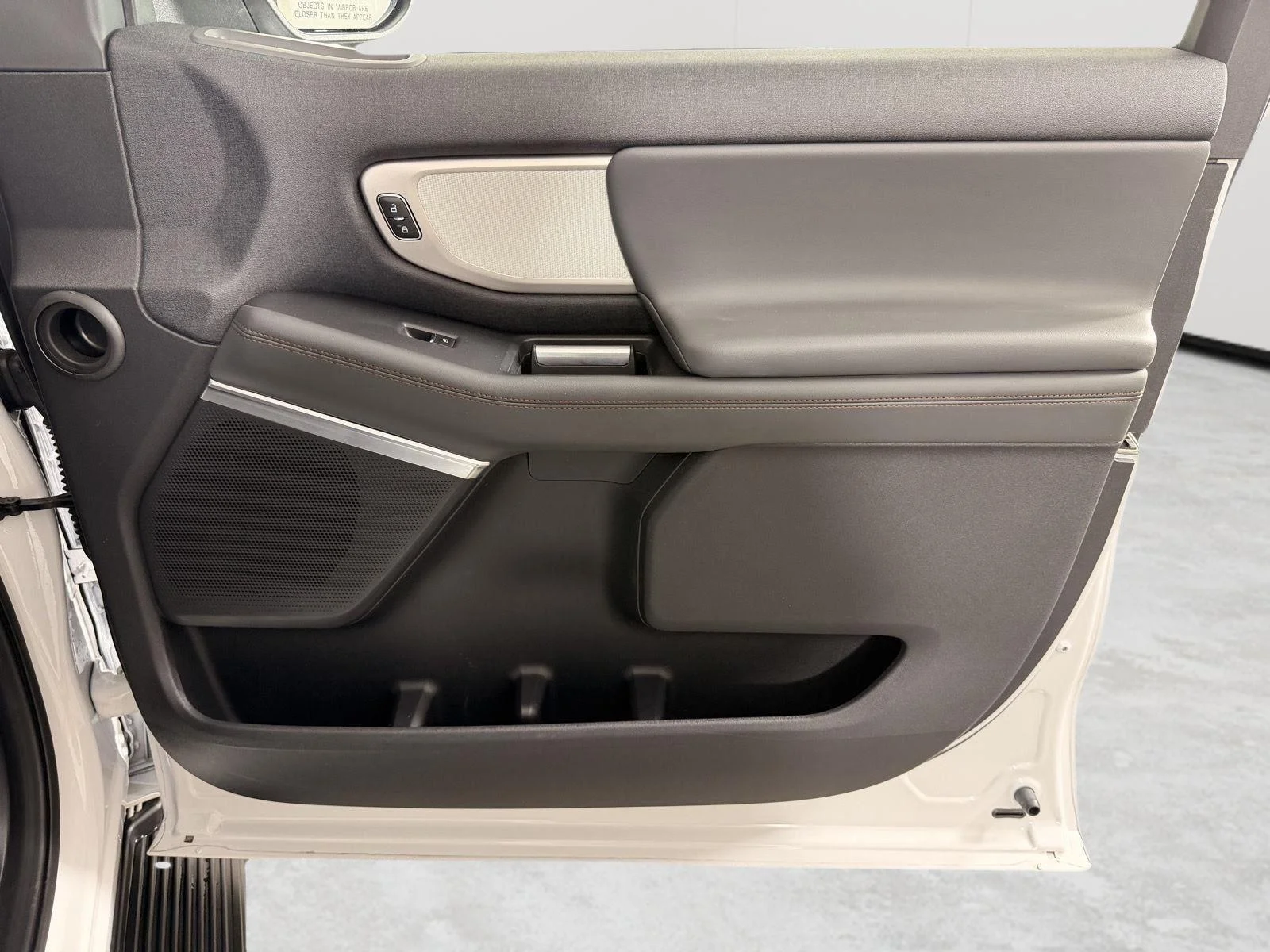 Used 2025 Oxford White Ford Active image 25