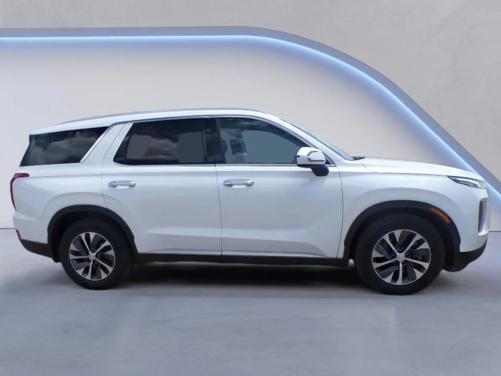 Used 2020 Hyper White Hyundai SEL image 4