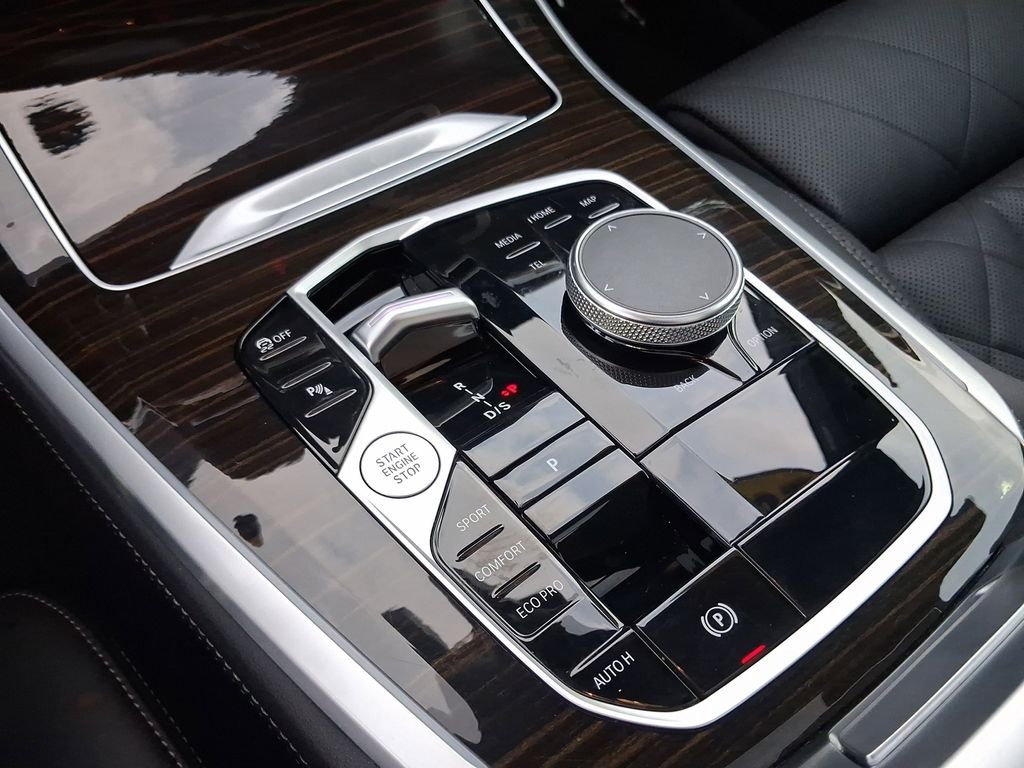 Used 2024 White BMW sDrive40i image 26