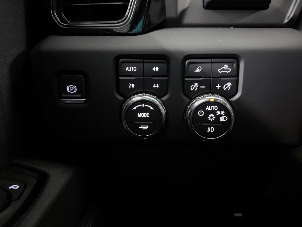 Used 2023 White GMC AT4 image 28