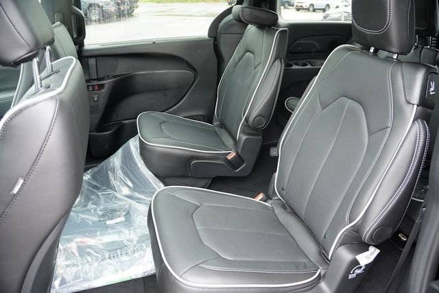 2026 Chrysler Pacifica Limited - Photo 11