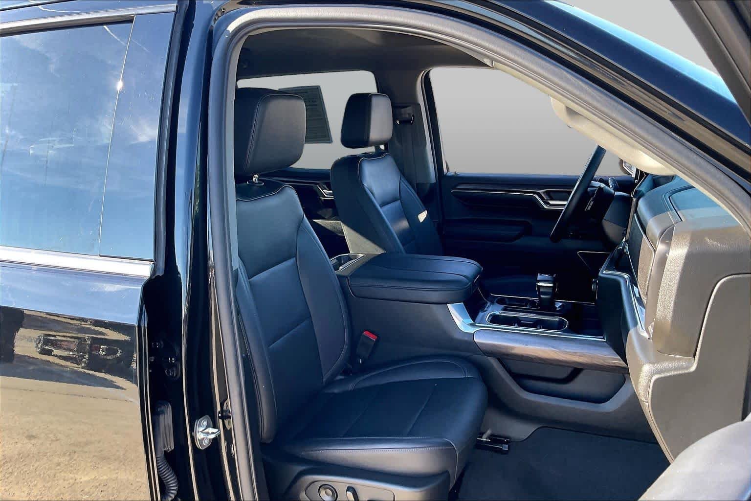 2024 Chevrolet Silverado 1500 LTZ - Photo 9