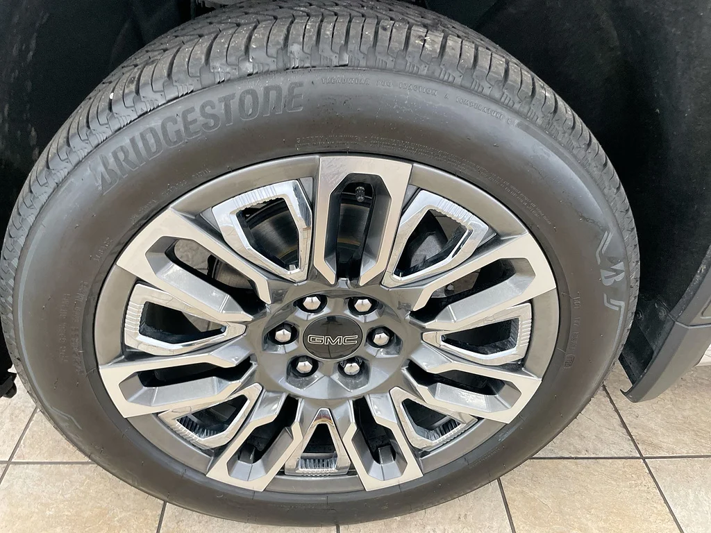 Used 2025 Sterling Metallic GMC Denali Ultimate image 34