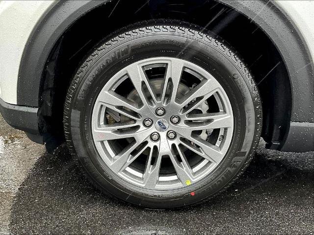 New 2026 Star White Metallic Tri-Coat Ford Active image 25