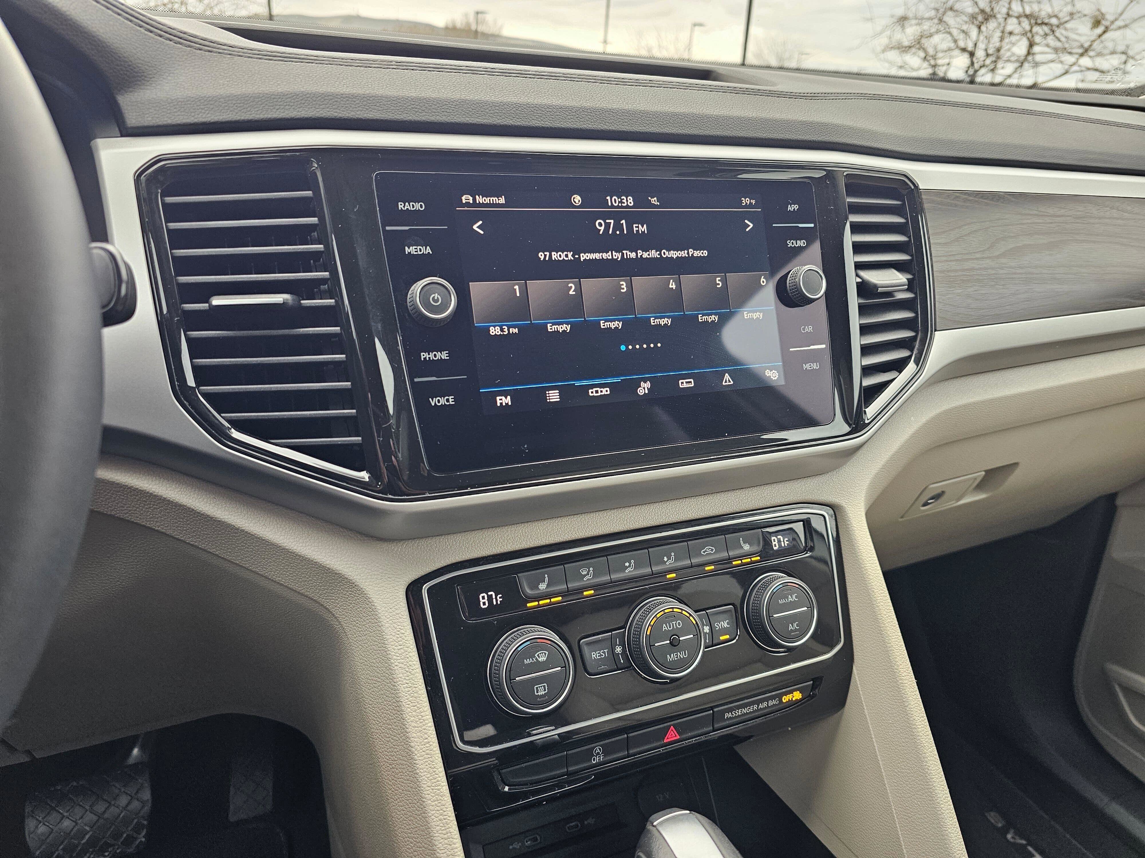 2023 Volkswagen Atlas SE w/Tech - Photo 20
