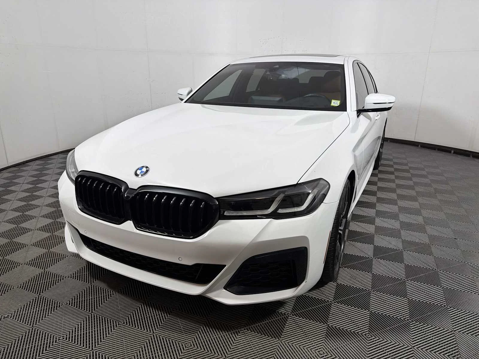 2023 BMW 5 Series 530i - Photo 3