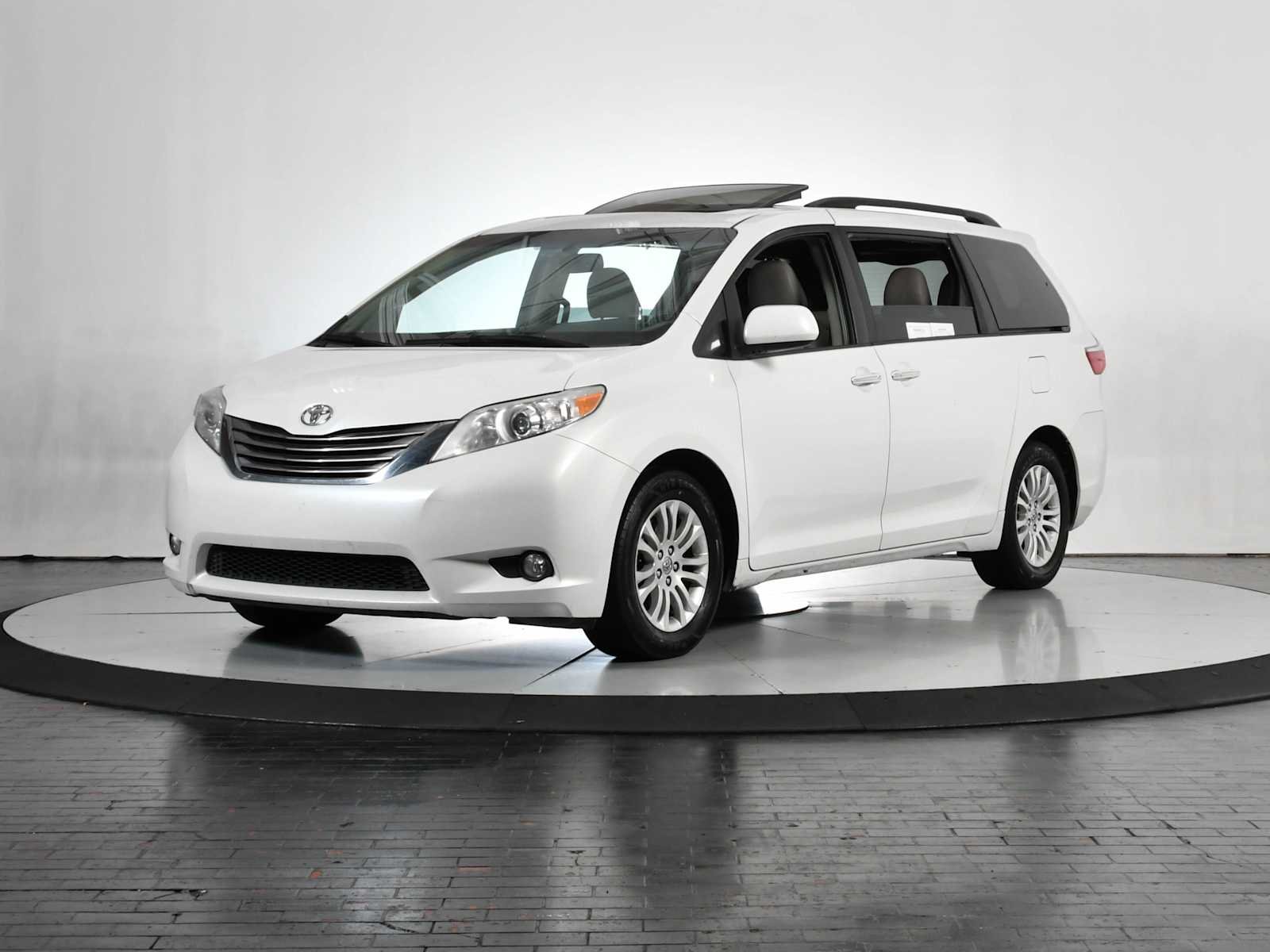 2016 Toyota Sienna XLE