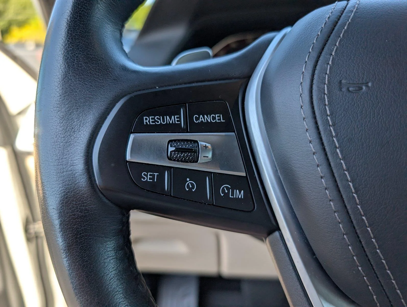Used 2021 Mineral White Metallic BMW sDrive40i image 27