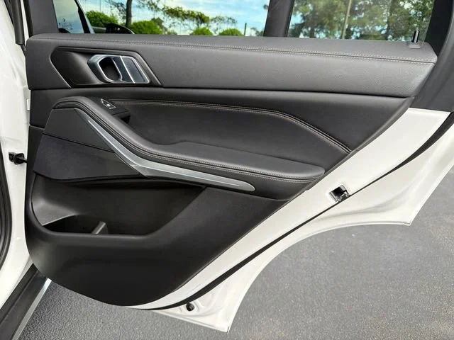 Used 2023 White BMW sDrive40i image 16