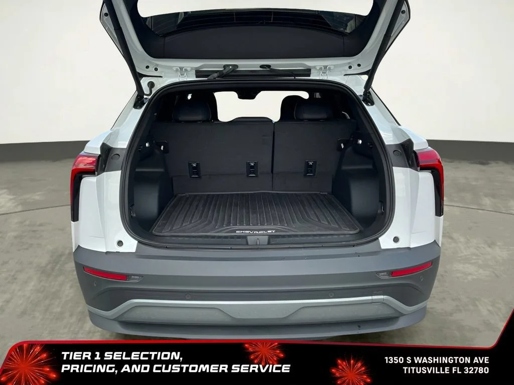 Used 2024 Summit White Chevrolet LT image 20